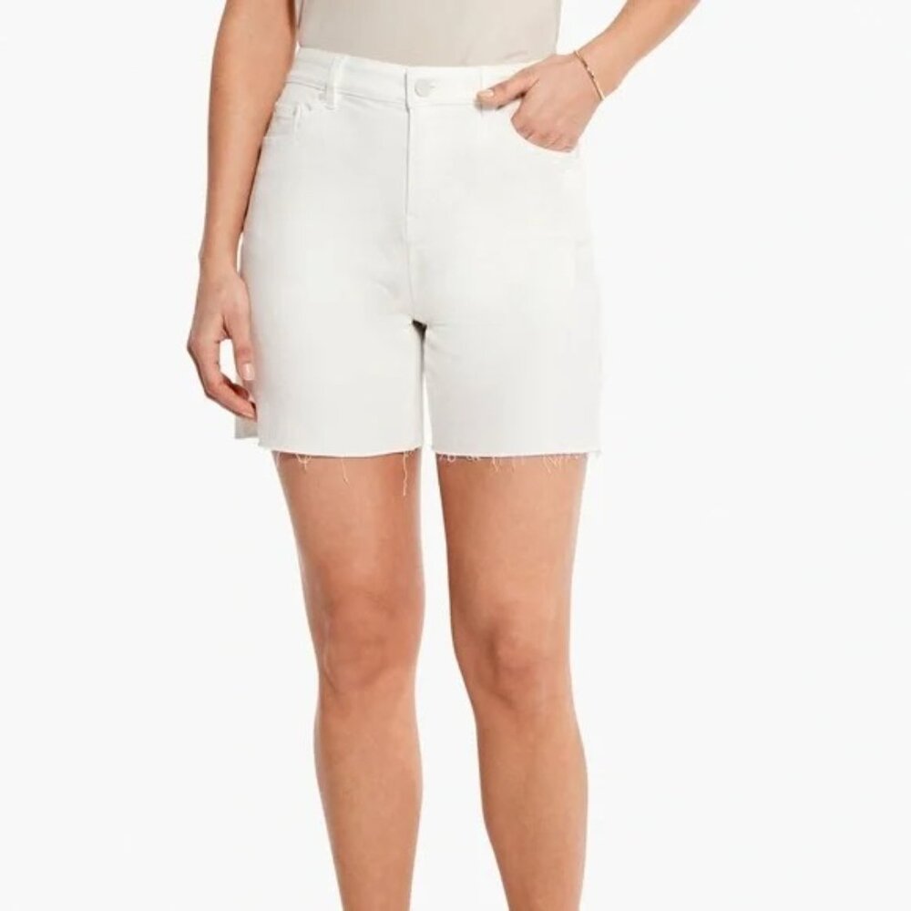 NWT Nic + Zoe NZ Denim Mid Rise 5” Jean Short Paper White Women’s Sz 29